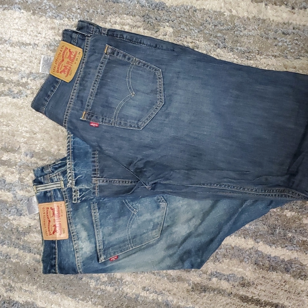 2 Levi's Jeans